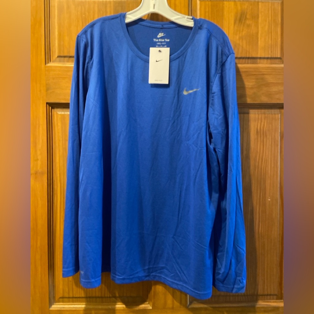 NWT! Sz Nike women’s Blue dri fit Long Sleeve Shirt